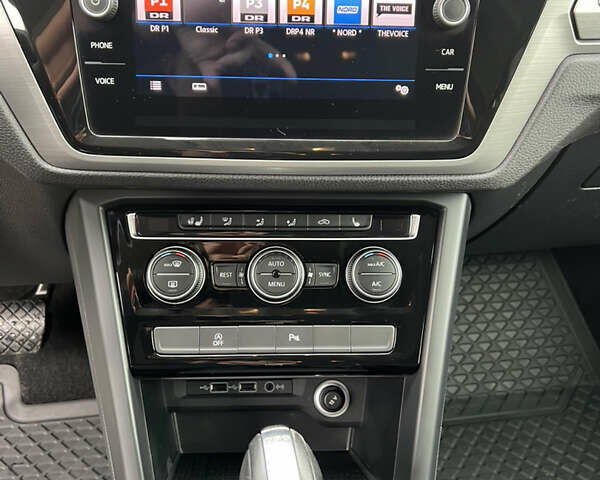 Белый Фольксваген Туран, объемом двигателя 1.97 л и пробегом 191 тыс. км за 17999 $, фото 18 на Automoto.ua