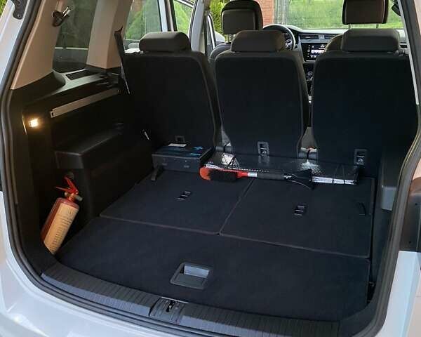 Белый Фольксваген Туран, объемом двигателя 1.6 л и пробегом 124 тыс. км за 17500 $, фото 10 на Automoto.ua