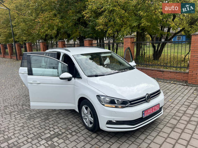 Белый Фольксваген Туран, объемом двигателя 1.97 л и пробегом 191 тыс. км за 17999 $, фото 2 на Automoto.ua