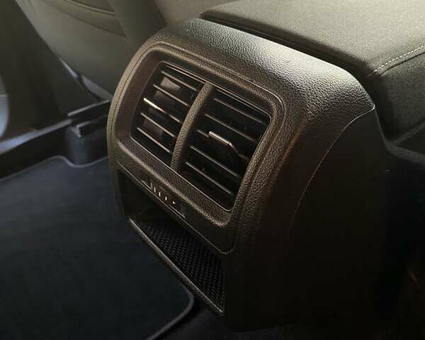 Белый Фольксваген Туран, объемом двигателя 1.6 л и пробегом 124 тыс. км за 17500 $, фото 6 на Automoto.ua