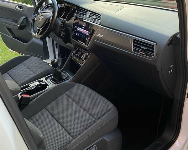 Белый Фольксваген Туран, объемом двигателя 1.6 л и пробегом 124 тыс. км за 17500 $, фото 34 на Automoto.ua