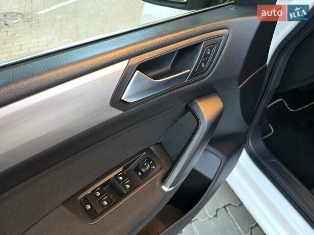 Білий Фольксваген Туран, об'ємом двигуна 2 л та пробігом 146 тис. км за 18900 $, фото 18 на Automoto.ua