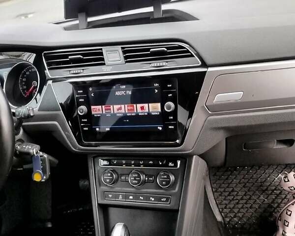 Білий Фольксваген Туран, об'ємом двигуна 2 л та пробігом 221 тис. км за 17500 $, фото 16 на Automoto.ua