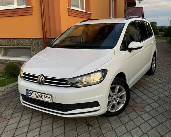 Белый Фольксваген Туран, объемом двигателя 1.6 л и пробегом 124 тыс. км за 17500 $, фото 1 на Automoto.ua