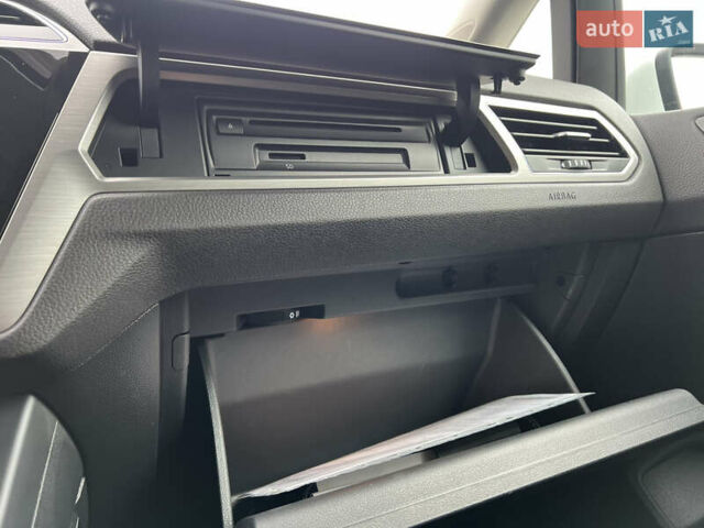 Белый Фольксваген Туран, объемом двигателя 1.97 л и пробегом 191 тыс. км за 17999 $, фото 11 на Automoto.ua