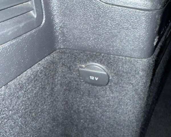 Белый Фольксваген Туран, объемом двигателя 1.6 л и пробегом 209 тыс. км за 17000 $, фото 28 на Automoto.ua