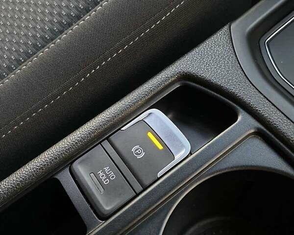 Белый Фольксваген Туран, объемом двигателя 1.6 л и пробегом 124 тыс. км за 17500 $, фото 27 на Automoto.ua