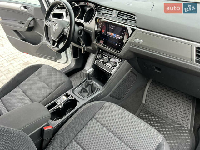 Белый Фольксваген Туран, объемом двигателя 1.97 л и пробегом 191 тыс. км за 17999 $, фото 12 на Automoto.ua