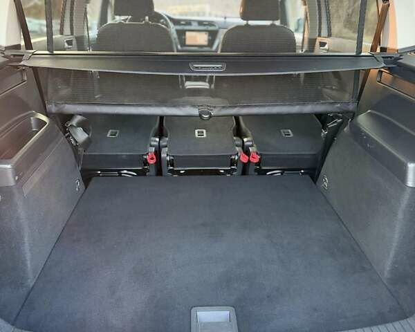 Белый Фольксваген Туран, объемом двигателя 1.6 л и пробегом 209 тыс. км за 17000 $, фото 12 на Automoto.ua