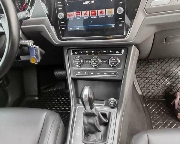 Білий Фольксваген Туран, об'ємом двигуна 2 л та пробігом 221 тис. км за 17500 $, фото 14 на Automoto.ua