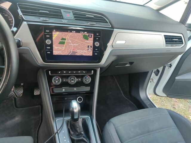 Белый Фольксваген Туран, объемом двигателя 2 л и пробегом 190 тыс. км за 19500 $, фото 3 на Automoto.ua