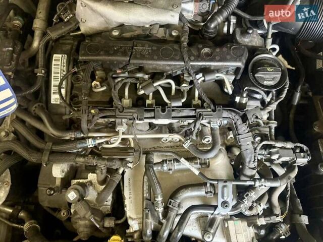 Белый Фольксваген Туран, объемом двигателя 1.6 л и пробегом 209 тыс. км за 17000 $, фото 22 на Automoto.ua