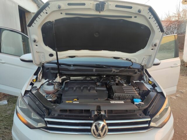 Белый Фольксваген Туран, объемом двигателя 2 л и пробегом 190 тыс. км за 19500 $, фото 6 на Automoto.ua