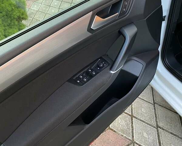 Белый Фольксваген Туран, объемом двигателя 1.6 л и пробегом 124 тыс. км за 17500 $, фото 18 на Automoto.ua