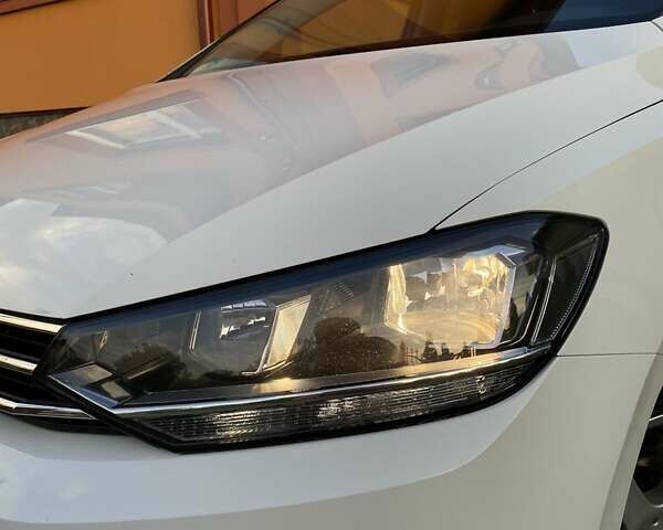 Белый Фольксваген Туран, объемом двигателя 1.6 л и пробегом 124 тыс. км за 17500 $, фото 55 на Automoto.ua