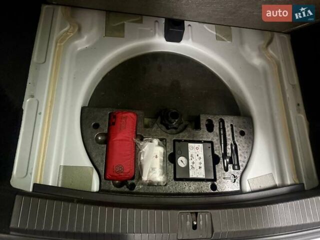 Белый Фольксваген Туран, объемом двигателя 1.6 л и пробегом 209 тыс. км за 17000 $, фото 25 на Automoto.ua