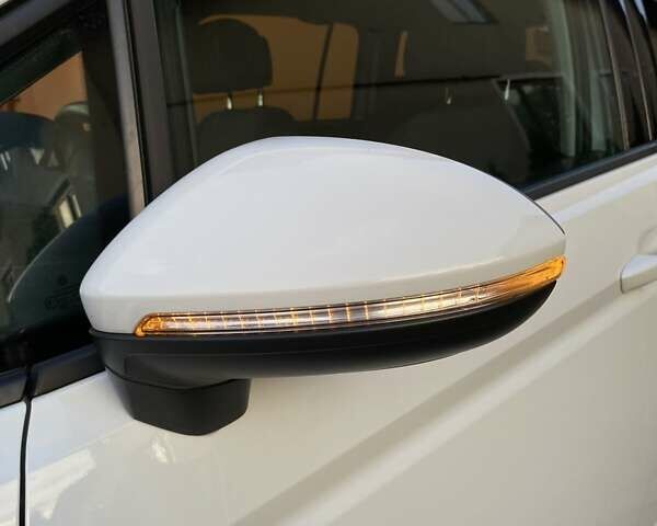 Белый Фольксваген Туран, объемом двигателя 1.6 л и пробегом 124 тыс. км за 17500 $, фото 52 на Automoto.ua