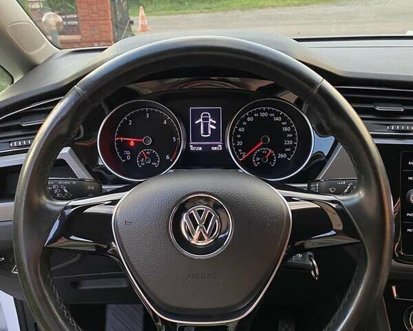 Белый Фольксваген Туран, объемом двигателя 1.6 л и пробегом 124 тыс. км за 17500 $, фото 20 на Automoto.ua