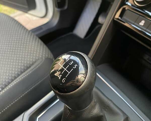 Белый Фольксваген Туран, объемом двигателя 1.6 л и пробегом 124 тыс. км за 17500 $, фото 28 на Automoto.ua