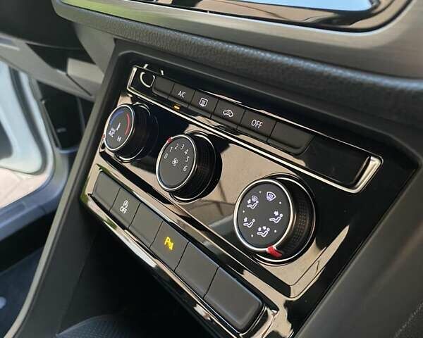 Белый Фольксваген Туран, объемом двигателя 1.6 л и пробегом 124 тыс. км за 17500 $, фото 29 на Automoto.ua