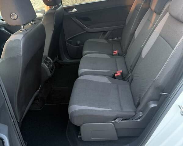 Белый Фольксваген Туран, объемом двигателя 1.6 л и пробегом 209 тыс. км за 17000 $, фото 13 на Automoto.ua