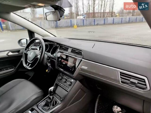 Білий Фольксваген Туран, об'ємом двигуна 2 л та пробігом 221 тис. км за 17500 $, фото 13 на Automoto.ua