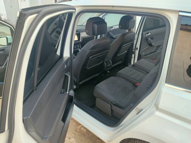 Белый Фольксваген Туран, объемом двигателя 2 л и пробегом 190 тыс. км за 19500 $, фото 5 на Automoto.ua