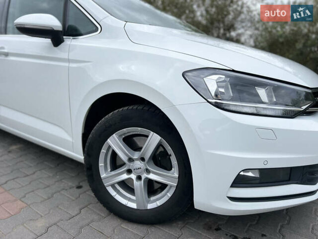 Белый Фольксваген Туран, объемом двигателя 1.97 л и пробегом 191 тыс. км за 17999 $, фото 3 на Automoto.ua