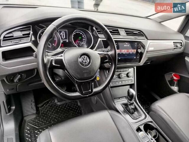Білий Фольксваген Туран, об'ємом двигуна 2 л та пробігом 221 тис. км за 17500 $, фото 23 на Automoto.ua