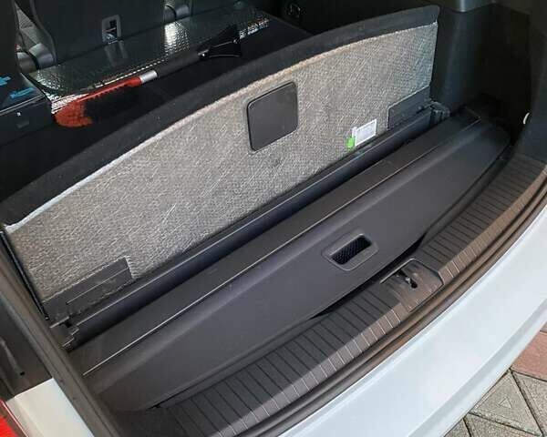 Белый Фольксваген Туран, объемом двигателя 1.6 л и пробегом 124 тыс. км за 17500 $, фото 9 на Automoto.ua