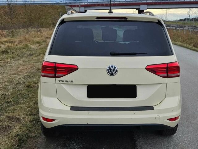 Белый Фольксваген Туран, объемом двигателя 2 л и пробегом 45 тыс. км за 7200 $, фото 4 на Automoto.ua