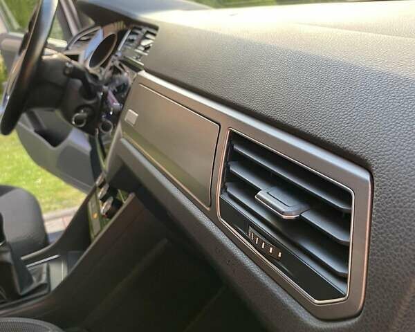 Белый Фольксваген Туран, объемом двигателя 1.6 л и пробегом 124 тыс. км за 17500 $, фото 31 на Automoto.ua