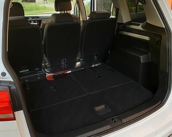 Белый Фольксваген Туран, объемом двигателя 1.6 л и пробегом 124 тыс. км за 17500 $, фото 8 на Automoto.ua