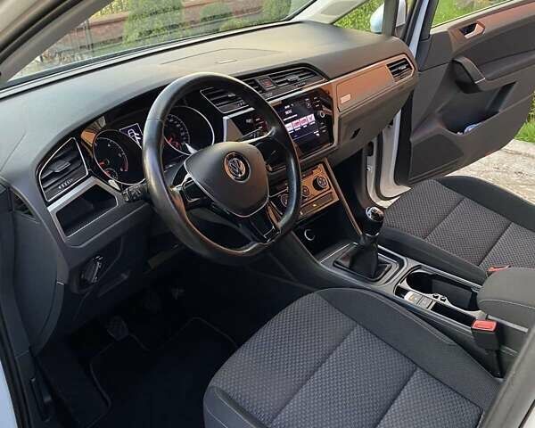 Белый Фольксваген Туран, объемом двигателя 1.6 л и пробегом 124 тыс. км за 17500 $, фото 24 на Automoto.ua