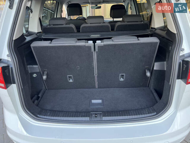 Белый Фольксваген Туран, объемом двигателя 2 л и пробегом 220 тыс. км за 17997 $, фото 45 на Automoto.ua