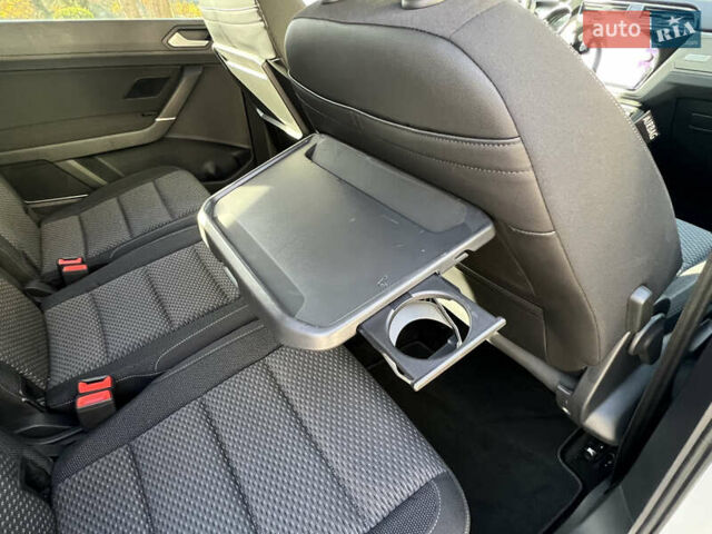 Белый Фольксваген Туран, объемом двигателя 2 л и пробегом 220 тыс. км за 17997 $, фото 43 на Automoto.ua