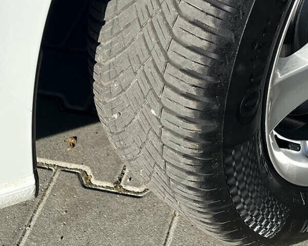 Белый Фольксваген Туран, объемом двигателя 2 л и пробегом 220 тыс. км за 18390 $, фото 35 на Automoto.ua