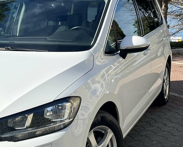 Белый Фольксваген Туран, объемом двигателя 2 л и пробегом 220 тыс. км за 17997 $, фото 14 на Automoto.ua