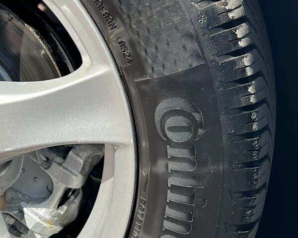 Белый Фольксваген Туран, объемом двигателя 2 л и пробегом 220 тыс. км за 17997 $, фото 37 на Automoto.ua