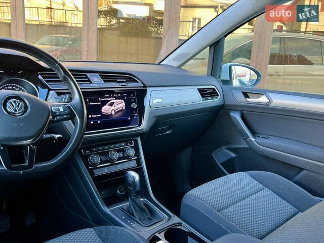 Белый Фольксваген Туран, объемом двигателя 2 л и пробегом 220 тыс. км за 18390 $, фото 39 на Automoto.ua