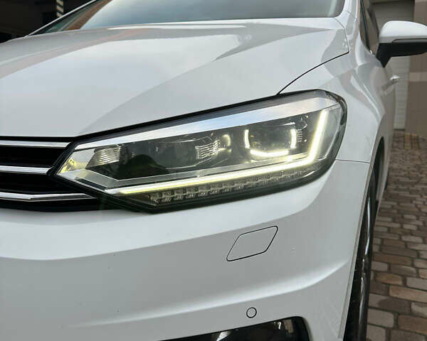 Білий Фольксваген Туран, об'ємом двигуна 2 л та пробігом 263 тис. км за 18700 $, фото 25 на Automoto.ua