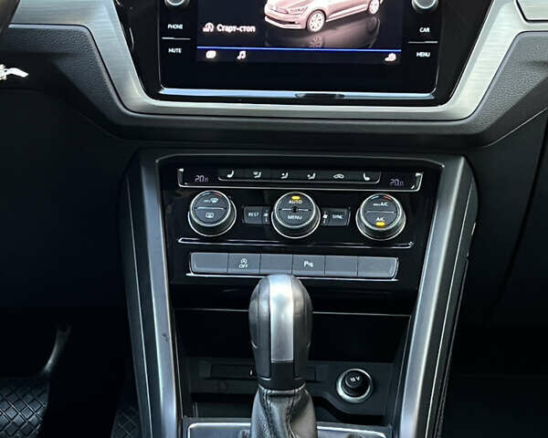 Белый Фольксваген Туран, объемом двигателя 2 л и пробегом 220 тыс. км за 18390 $, фото 49 на Automoto.ua