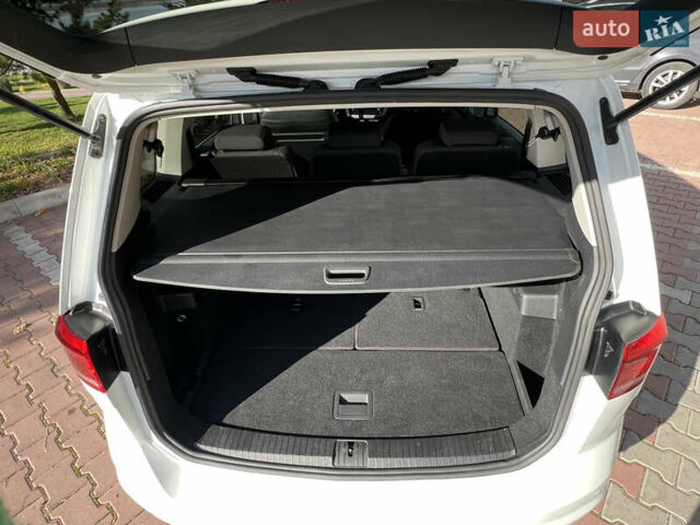 Белый Фольксваген Туран, объемом двигателя 2 л и пробегом 220 тыс. км за 17997 $, фото 40 на Automoto.ua