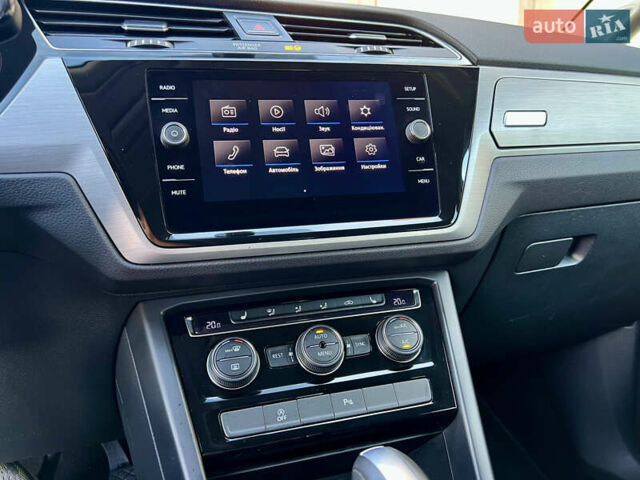 Белый Фольксваген Туран, объемом двигателя 2 л и пробегом 220 тыс. км за 17997 $, фото 54 на Automoto.ua