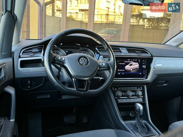 Белый Фольксваген Туран, объемом двигателя 2 л и пробегом 220 тыс. км за 18390 $, фото 40 на Automoto.ua