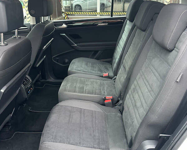 Білий Фольксваген Туран, об'ємом двигуна 2 л та пробігом 263 тис. км за 18700 $, фото 8 на Automoto.ua