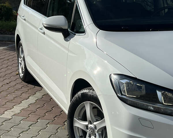 Белый Фольксваген Туран, объемом двигателя 2 л и пробегом 220 тыс. км за 17997 $, фото 24 на Automoto.ua