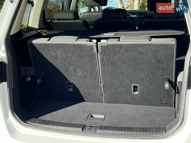 Белый Фольксваген Туран, объемом двигателя 2 л и пробегом 220 тыс. км за 17997 $, фото 39 на Automoto.ua