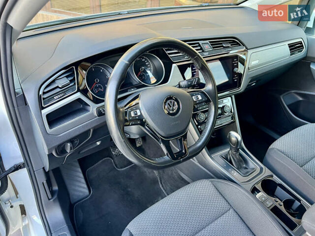 Белый Фольксваген Туран, объемом двигателя 2 л и пробегом 220 тыс. км за 18390 $, фото 44 на Automoto.ua