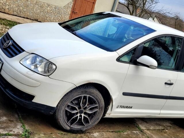 Белый Фольксваген Туран, объемом двигателя 2 л и пробегом 578 тыс. км за 2000 $, фото 1 на Automoto.ua